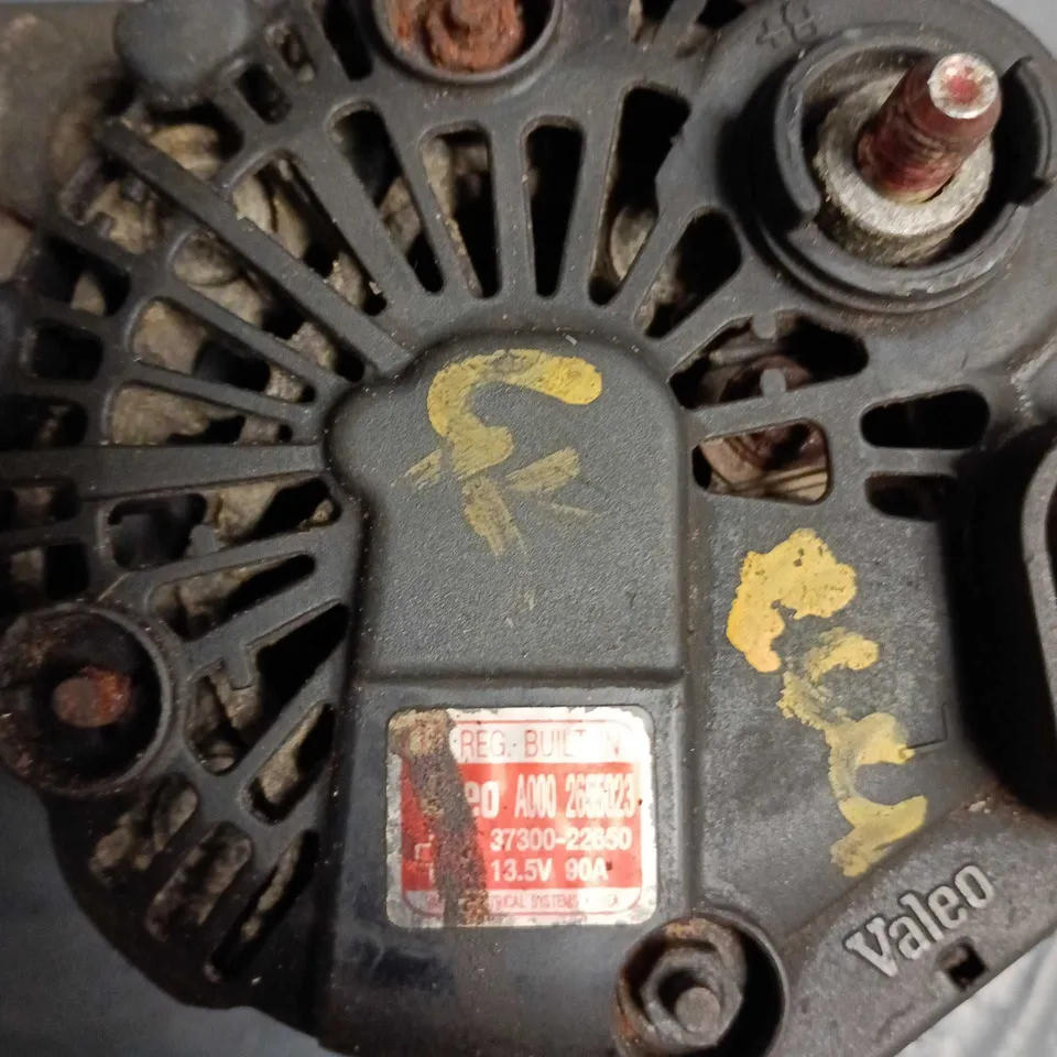 VALEO CAR ALTERNATOR – 13.5V 90A, USED