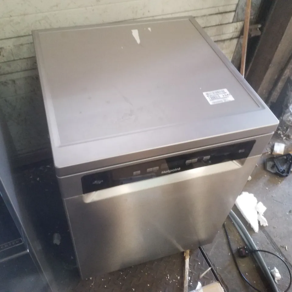 HOTPOINT HFC3C26WSV FULL SIZE 14-PLACE DISHWASHER - SILVER