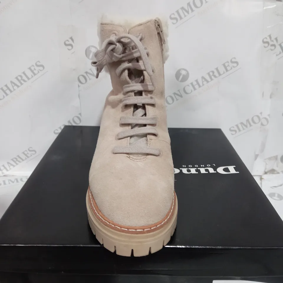 BOXED PAIR OF DUNE LONDON NATURAL SUEDE SIZE 6 LACEUP BOOTS