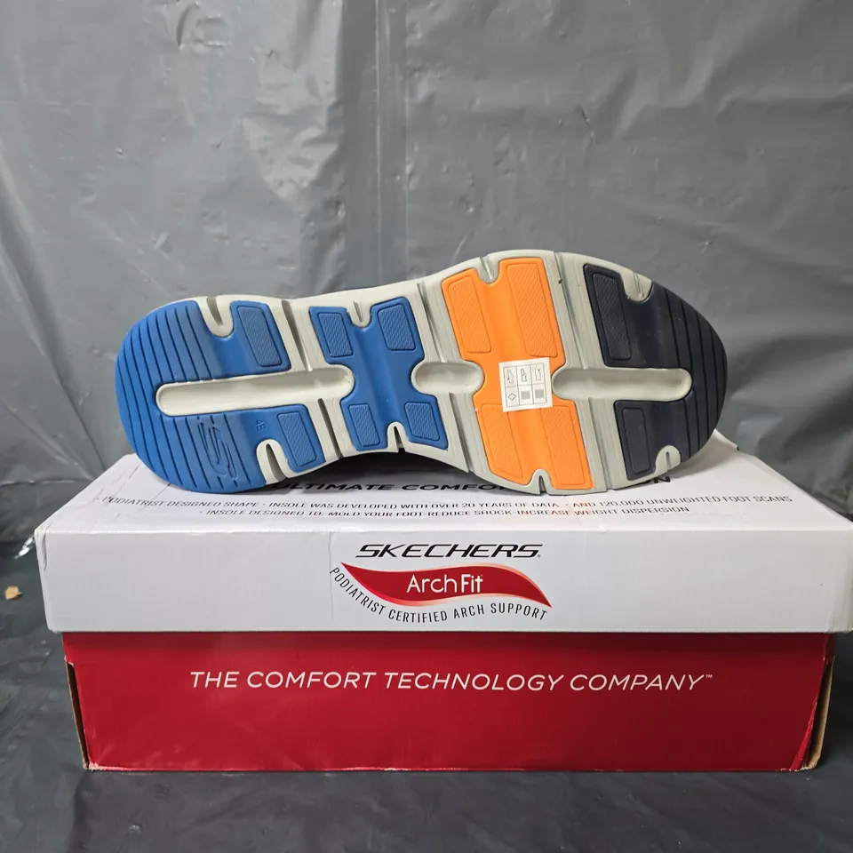 SKECHERS ARCH FIT MENS TRAINERS - NAVY - SIZE 11