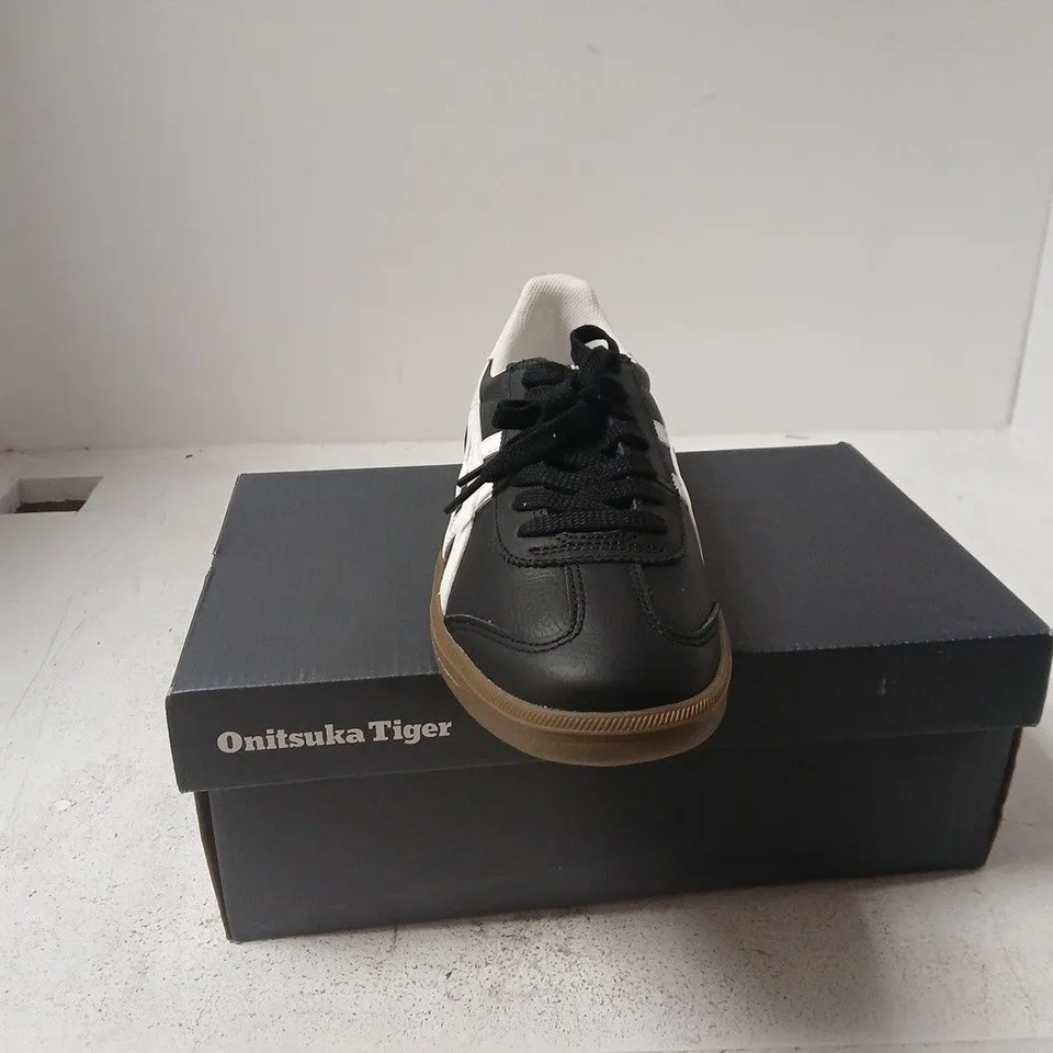 ONITSUKA TIGER TOKUTEN BLACK WHITE UK 7.5 BOXED