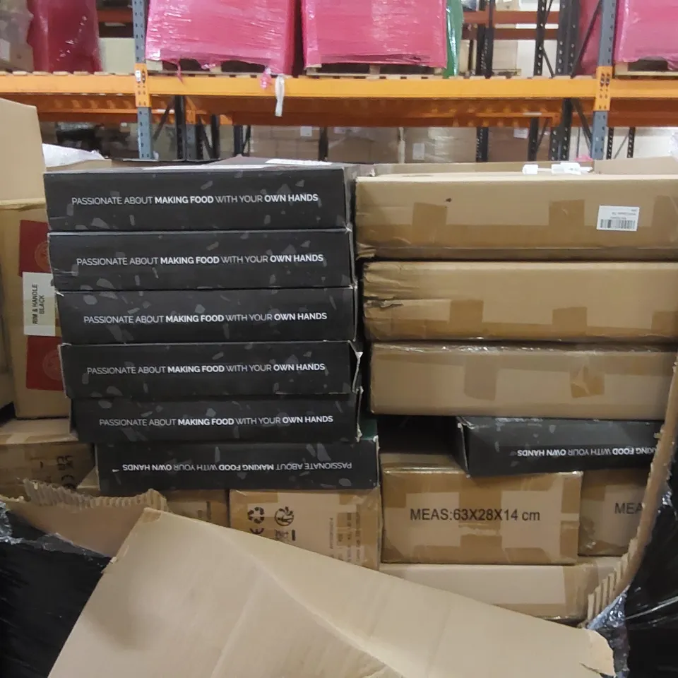 PALLET OF ASSORTED BOXED ITEMS INCLUDING: HOMIDEC DESKS, DOLCE MARE PIZZA STONES, MUGS ECT