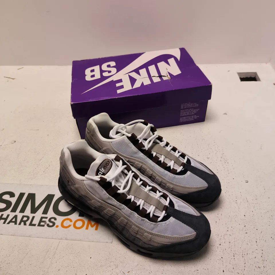 NIKE SB AIR MAX 95 SNEAKERS – UK 9.5 (US 10.5), GREY/BLACK