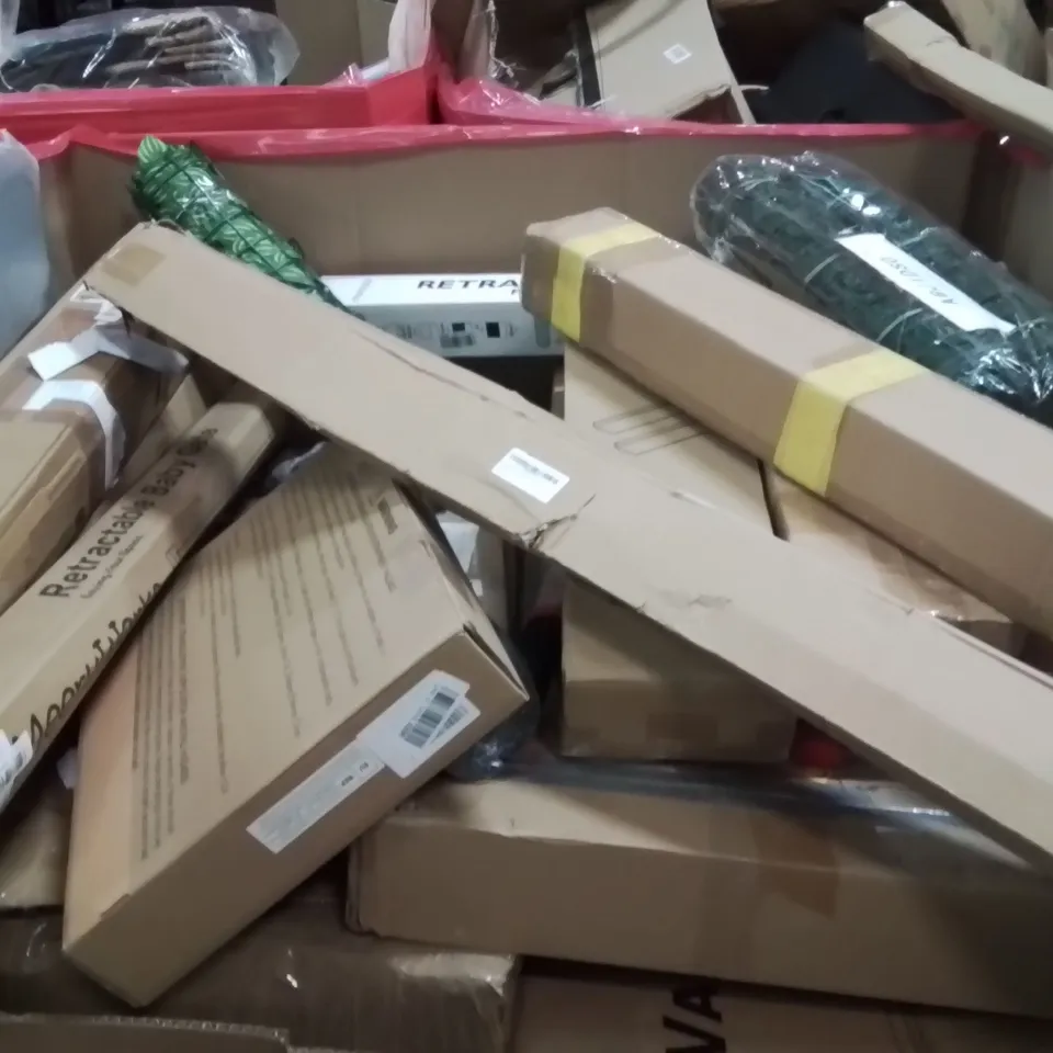 PALLET OF ASSORTED HOUSEHOLD GOODS AND PRODUCTS TO INCLUDE;CHANDELIER,TOWEL TOILET RACK,SUITCASE