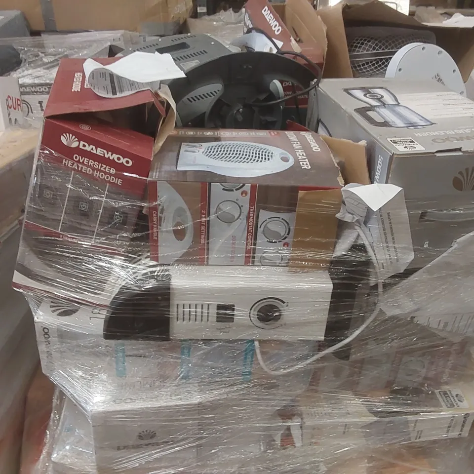 PALLET CONTAINING A VERY LARGE QUANTITY OF ASSORTED ELECTRIC ITEMS INCLUDING: DAEWOO 1200W HALOGEN HEATERS, FAN HEATERS, HEATED HOODIE ECT