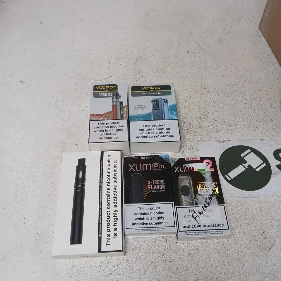 BOX OF APPROXIMATELY 35 ASSORTED E-CIGARETTES AND COMPONENTS TO INCLUDE:  VOOPOO DRAG X2 DEVICE KIT 