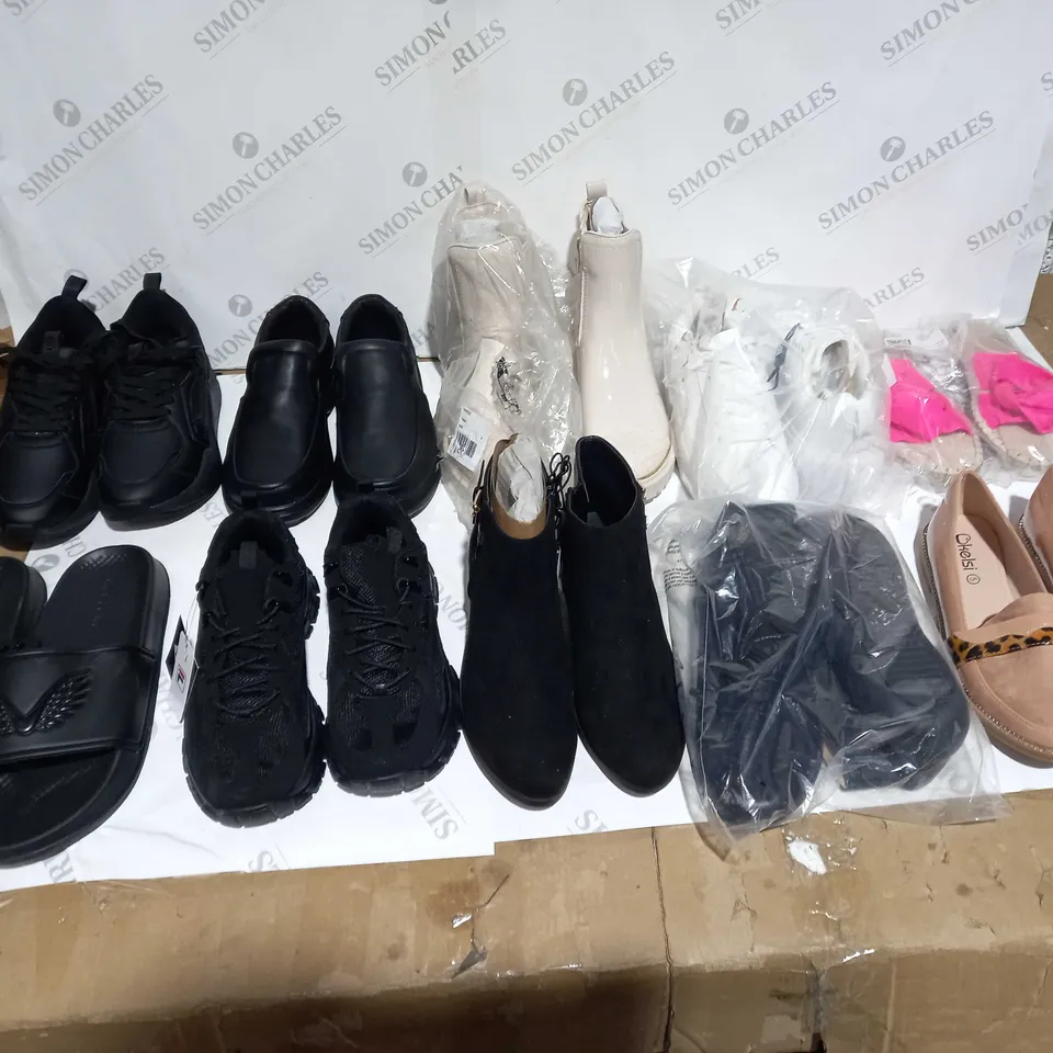 APPROXIMATELY 20 PAIRS OF UNBOXED SHOES TO INCLUDE CASTORE SIZE 9 SANDALS, FILA SIZE 4.5 BLACK TRAINERS, AND KELSI PINK LOATHERS ETC.