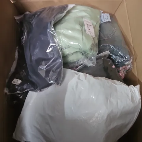 APPROXIMATELY 20 ASSORTED CLOTHING PRODUCTS IN VARIOUS STYLES & SIZES TO INCLUDE JUMPERS, T-SHIRTS, DRESSES ETC