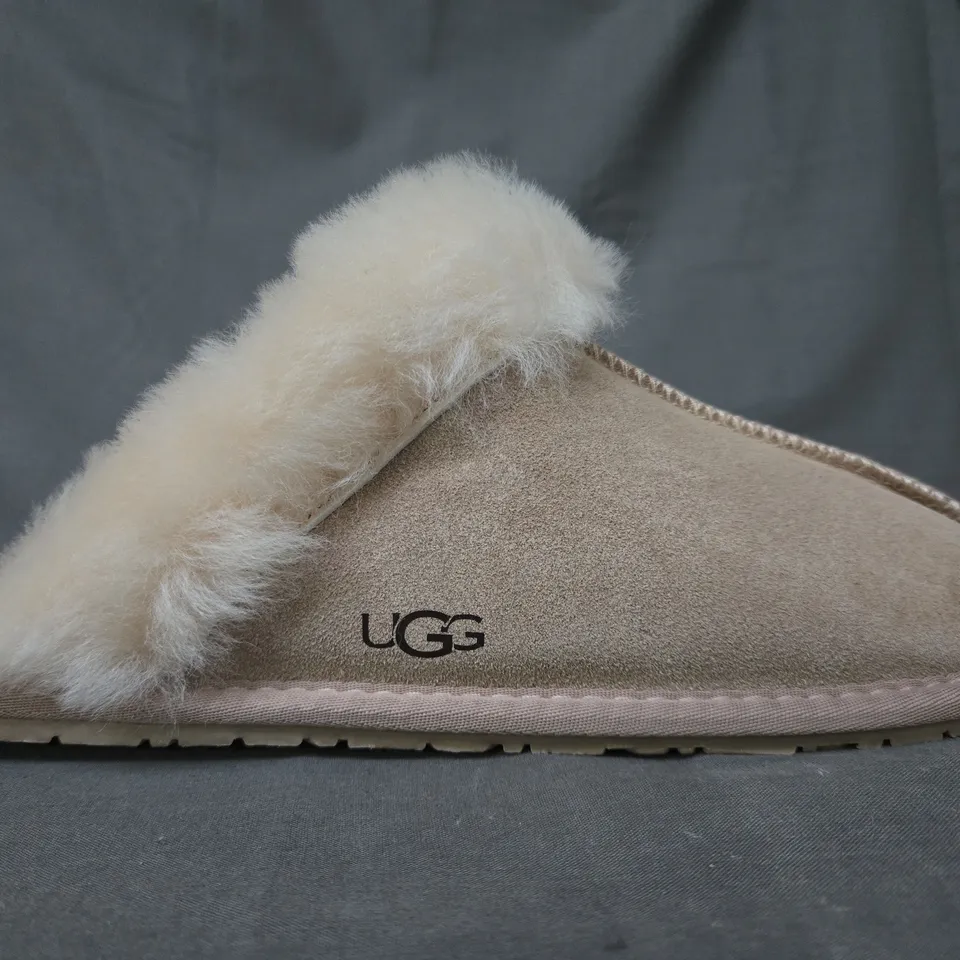 BOXED PAIR OF UGG SLIPPERS IN BEIGE EU SIZE 40