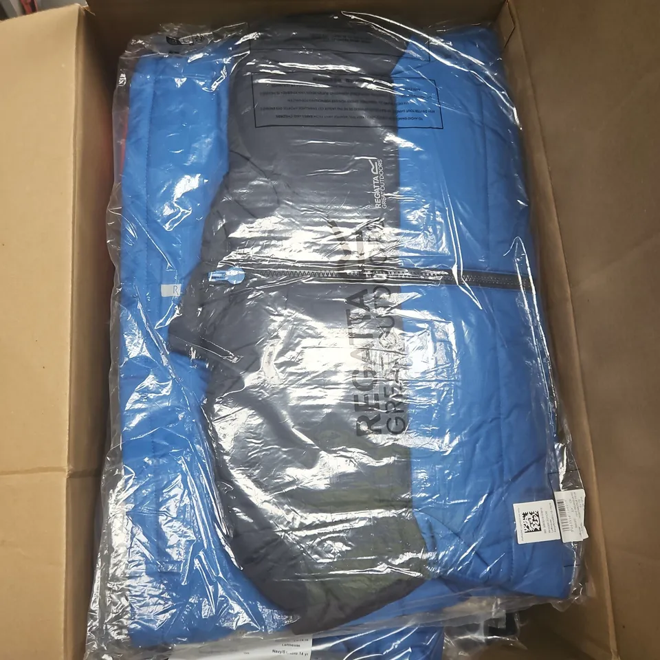APPROXIMATELY 22 BRAND NEW REGATTA KIDS CLOTHING ITEMS IN VARIOUS SIZES, STYLES AND COLOURS TO INCLUDE GIRL TREKKTAIN, LOFTHOUSE, ALVARADO III, ETC 