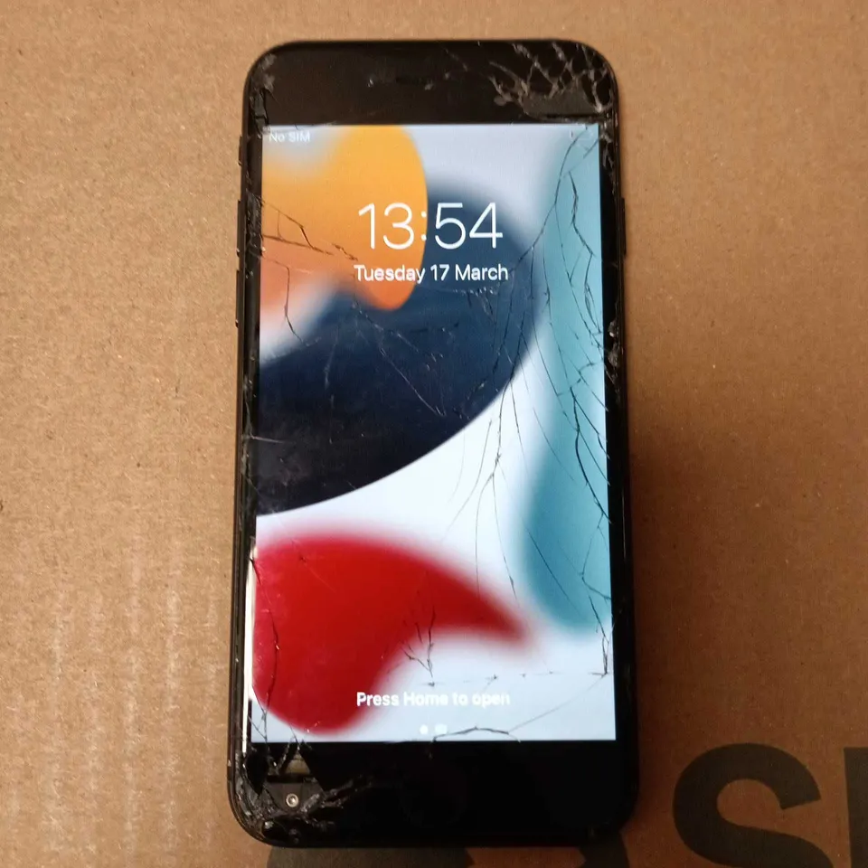 APPLE IPHONE 7 (A1778)