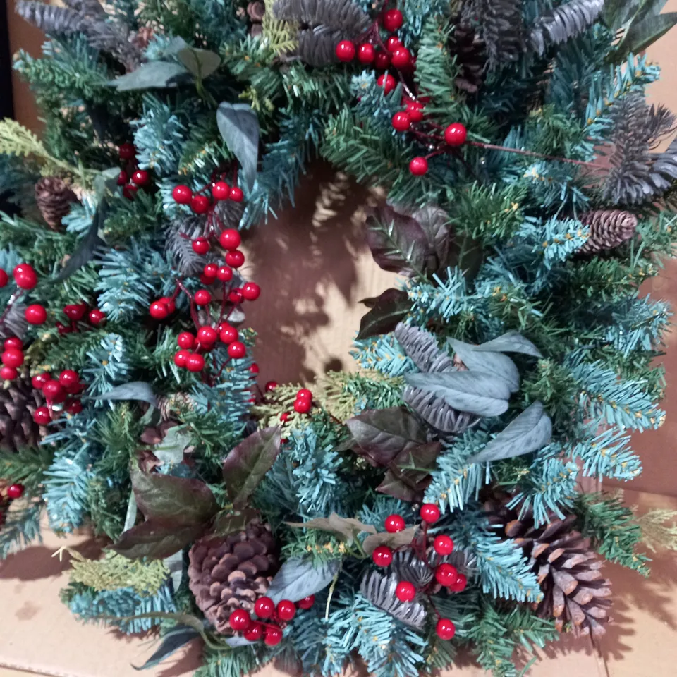 DESIGNER PRE-LIT RED BERRY CHRISTMAS WREATH - 80 CM RRP £44.99