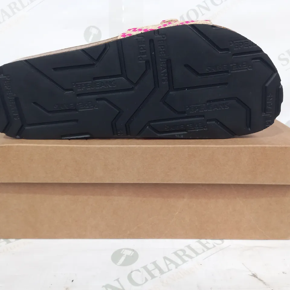 BOXED PAIR OF PEPE JEANS LONDON OPEN TOE SANDLS EU SIZE 39