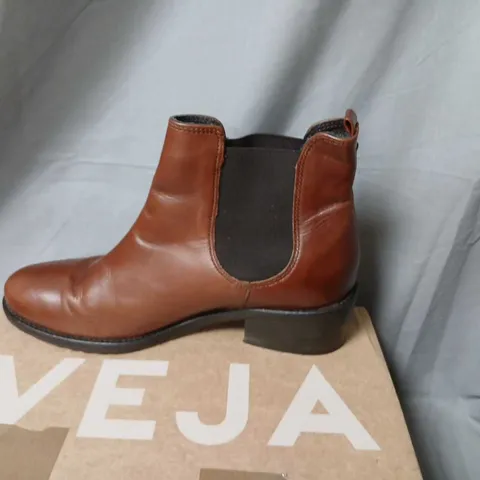JONES BOOTMAKER BROWN LEATHER CHELSEA BOOTS – ELASTIC SIDE PANELS, PULL TABS SIZE EU 38