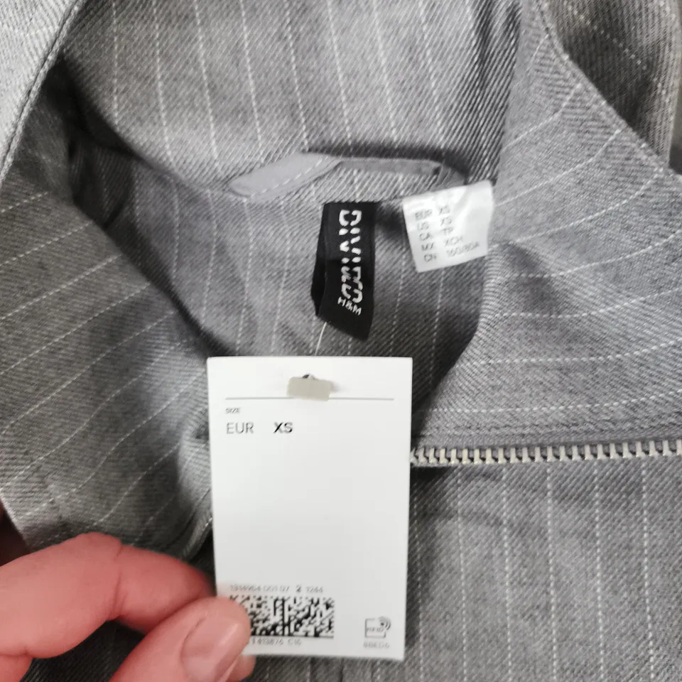 DIVIDED BY H&M GREY PINSTRIPE ZIP JACKET – UK 8 (EU XS)
