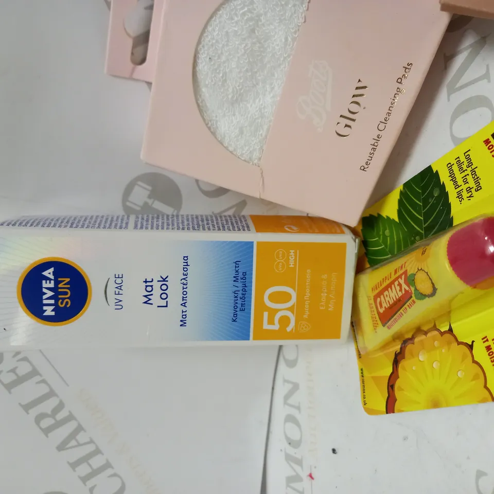 LOT OF APPROX 6 TO INCLUDE REUSEABLE CLEANSING PADS , EYE CREAM , CARMEX , ETC