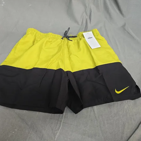 NIKE CASUAL SWIMMINH SHORTS SIZE M