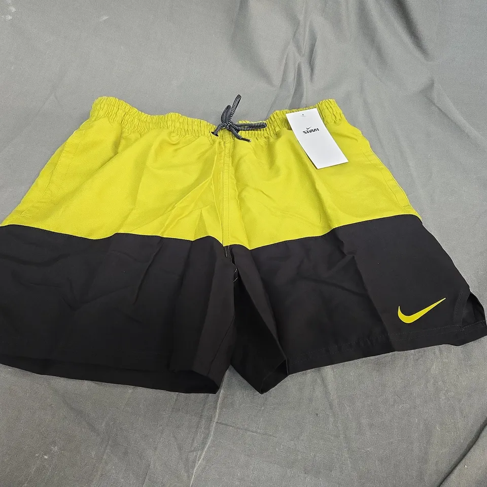 NIKE CASUAL SWIMMINH SHORTS SIZE M