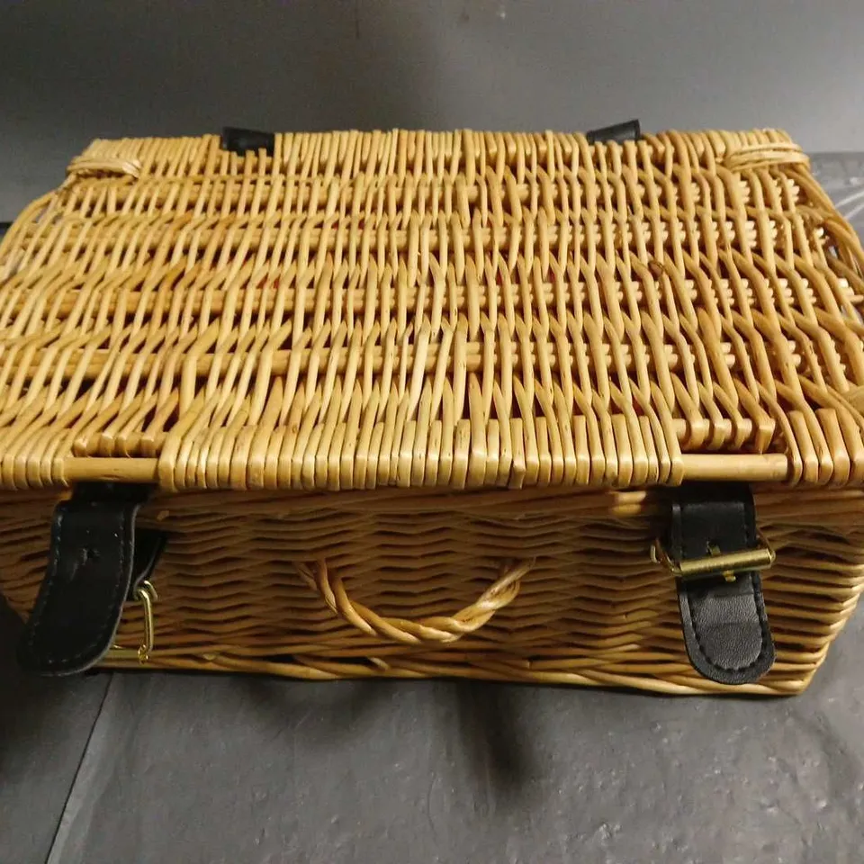 SWEET HAMPER IN IN WICKER BASKET 