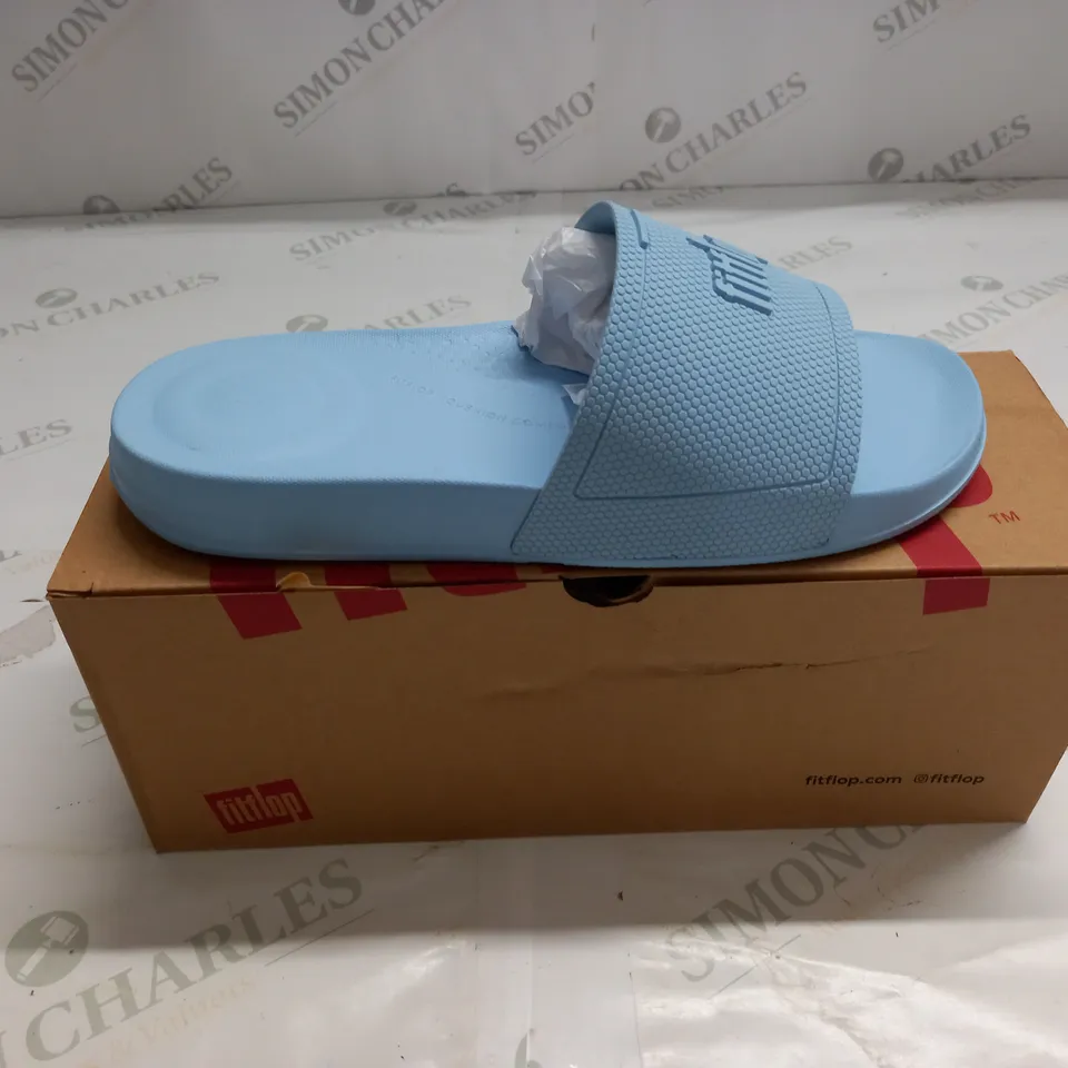 BOXED PAIR OF FITFLOP IQUISHION SLIDES IN SKY BLUE - UK 6