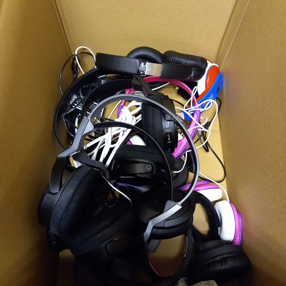 LOT OF APPROXIMATELY 10 WIRELESS & WIRED HEADPHONES TO INCLUDE SONY MDR-RF811R, JLAB JUNIOR, GOJI GLITVBT18 ETC