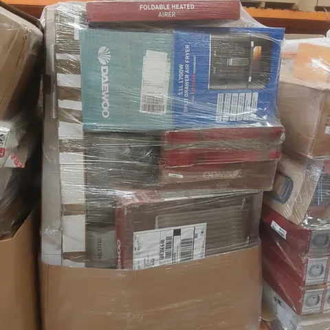 PALLET CONTAINING A VERY LARGE QUANTITY OF ASSORTED ELECTRIC ITEMS INCLUDING: DAEWOO 2500W OIL FILLED RADIATOR, 11L AIRFRYER, FOLDABLE HEATED AIRER ECT