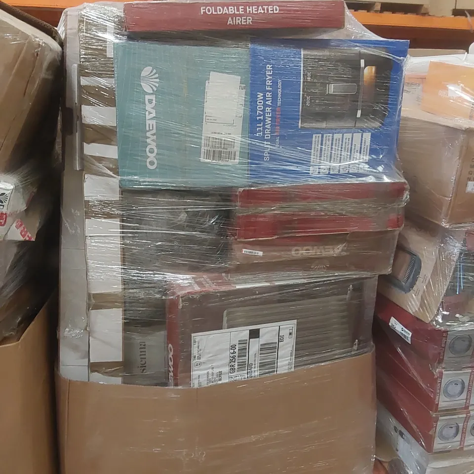 PALLET CONTAINING A VERY LARGE QUANTITY OF ASSORTED ELECTRIC ITEMS INCLUDING: DAEWOO 2500W OIL FILLED RADIATOR, 11L AIRFRYER, FOLDABLE HEATED AIRER ECT