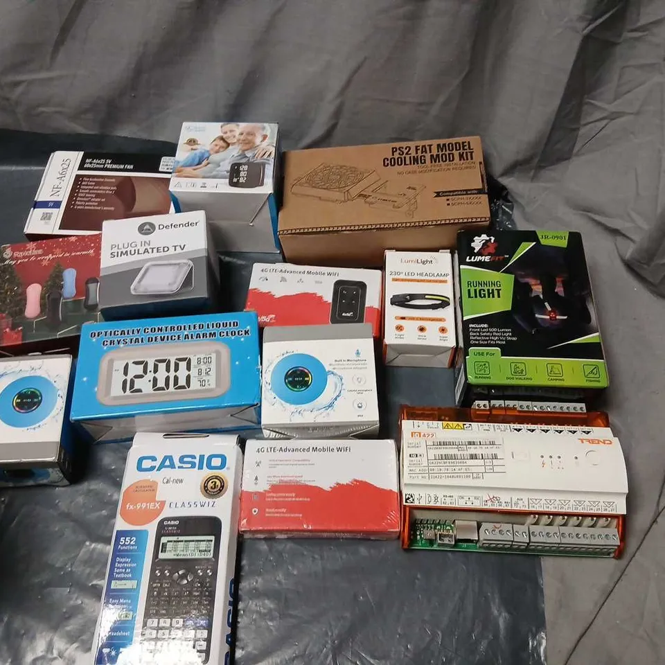  ASSORTED BOXED ELECTRONICS LOT TO INCLUDE; CASIO FX-991EX CLASSWIZ CALCULATOR , RUNNING LIGHT, PLUG IN SIMULATED TV AND PS2 FAT MODEL COOLING MOD KIT