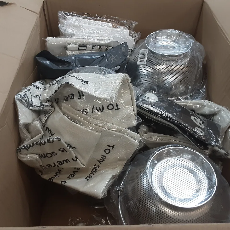 PALLET OF ASSORTED HOMEWARE ITEMS TO INCLUDE HEATER, CALENDARS, COOKING DRAINERS ETC