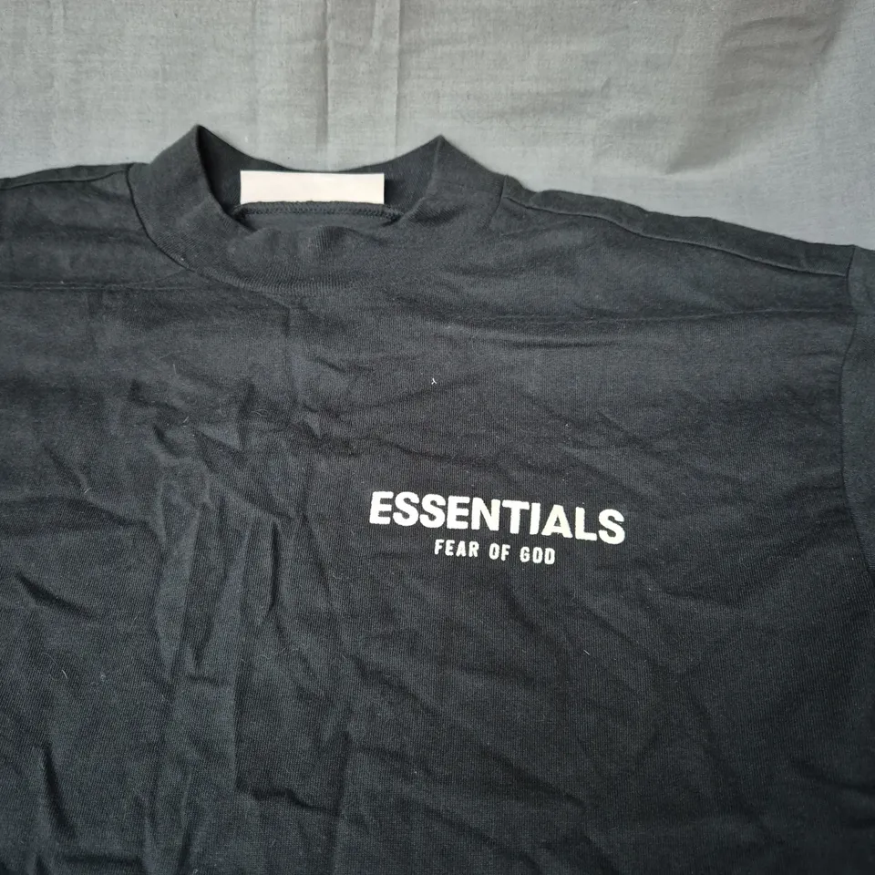 ESSENTIALS FEAR OF GOD TEE SIZE 14/16 YEARS