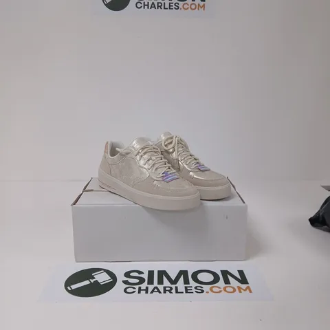 SKECHERS HILAND SHIMMER LACE UP TRAINER - NATURAL - UK 5.5