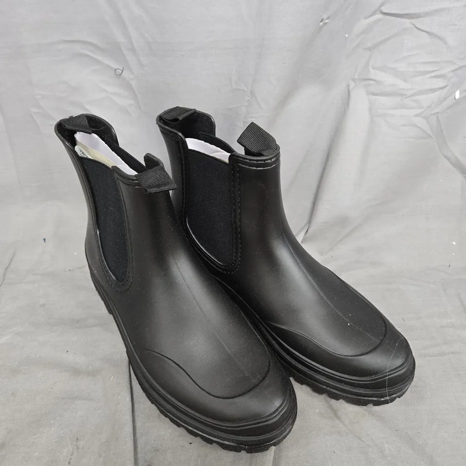 CHUNKY ANKLE WELLIES IN BLACK - 8