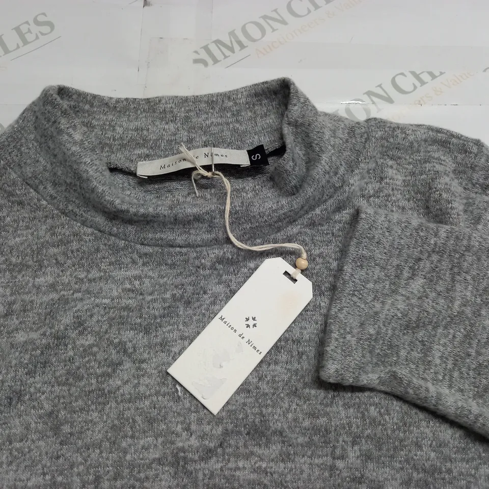 MAISON DE NIMES GREY HIGH CREW JUMPER - S