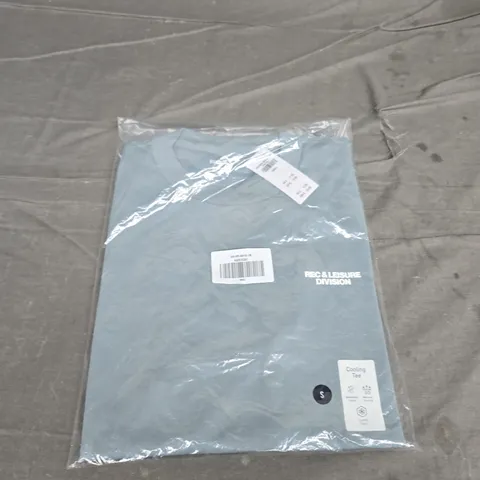 BAGGED HOLLISTER COOLING TEE - SIZE SMALL