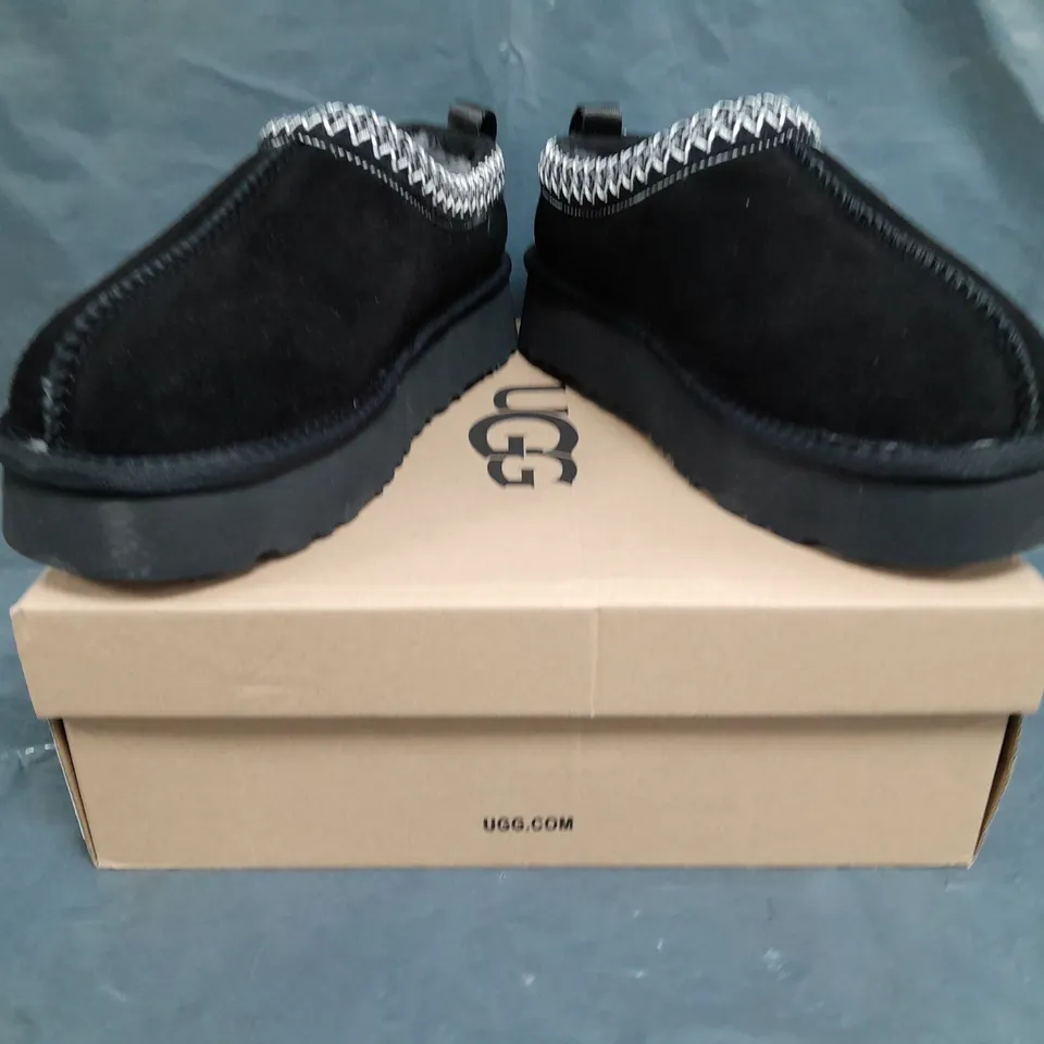 BOXED PAIR OF UGG WOMEN'S TAZZ SHOES IN BLACK SIZE UK 6