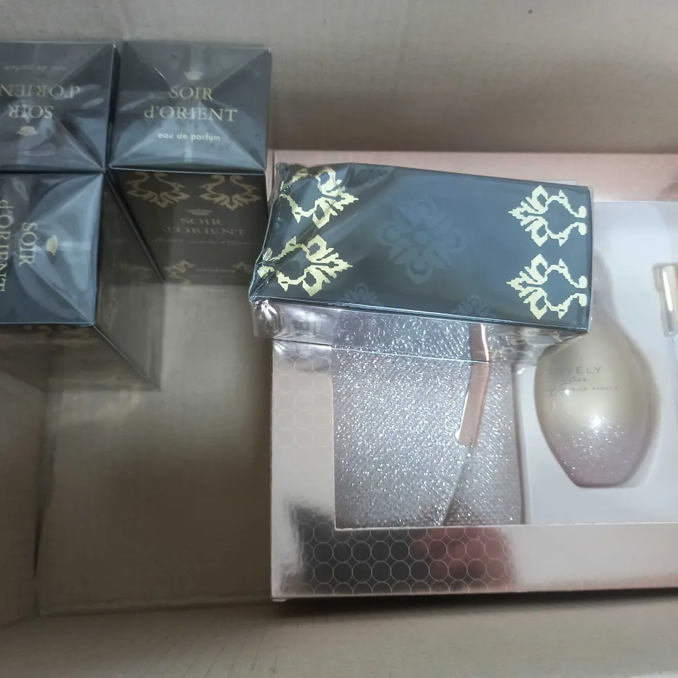 BOX OF APPROXIMATELY 8 ASSORTED HEALTH & BEAUTY ITEMS TO INCLUDE - SOIR DORIENT EAU DE PARFUM , LOVELY YOU GIFT SET , VICTORIAS SECRET LOVE IS HEAVENLY ETC
