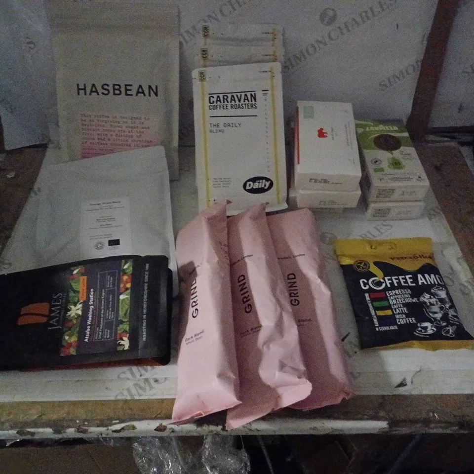 GROUP OF APPROX 8 ASSORTED COFFEE ITEMS TO INCLUDE GRIND, HASBEAN, LAVAZZA ETC