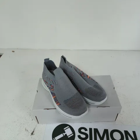 URBAN JACKS KNIT SLIP-ON TRAINERS β GREY, UK SIZE 7