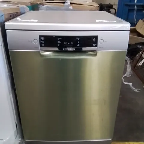 BOSCH SMS26AI08G SERIES 2 STAINLESS STEEL FREESTANDING DISHWASHER (B-57343)