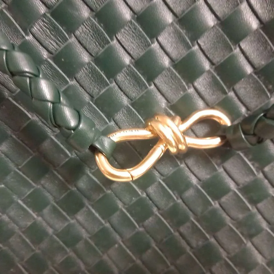 BOTTEGA VENETA ANDIAMO MEDIUM INTRECCIATO GREEN LEATHER TOTE