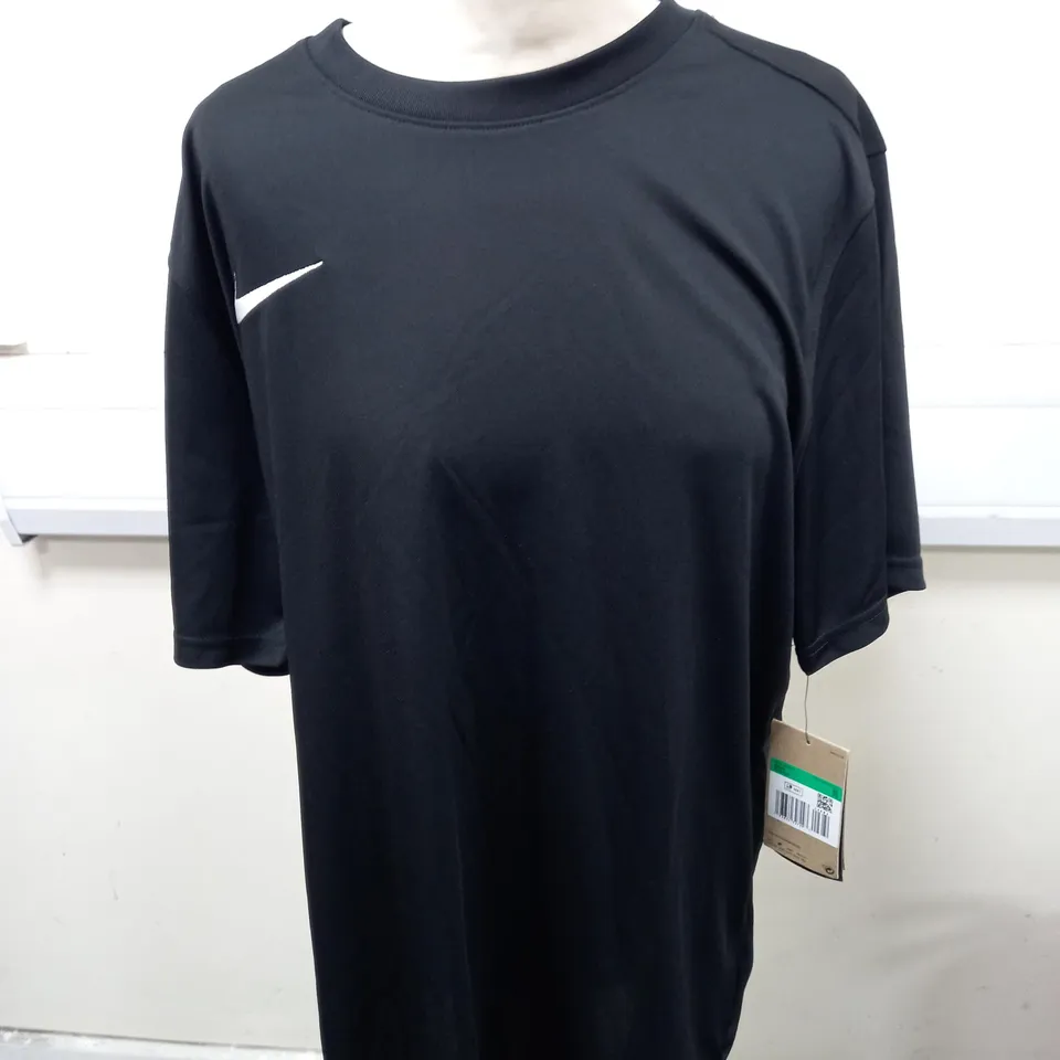 XL BLACK NIKE T-SHIRT 