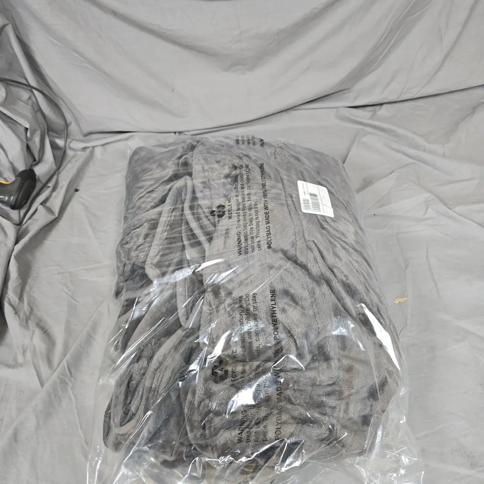 COZEE HOME FAMILY SIZED FAUX FUR & VELVETSOFT HEATED THROW