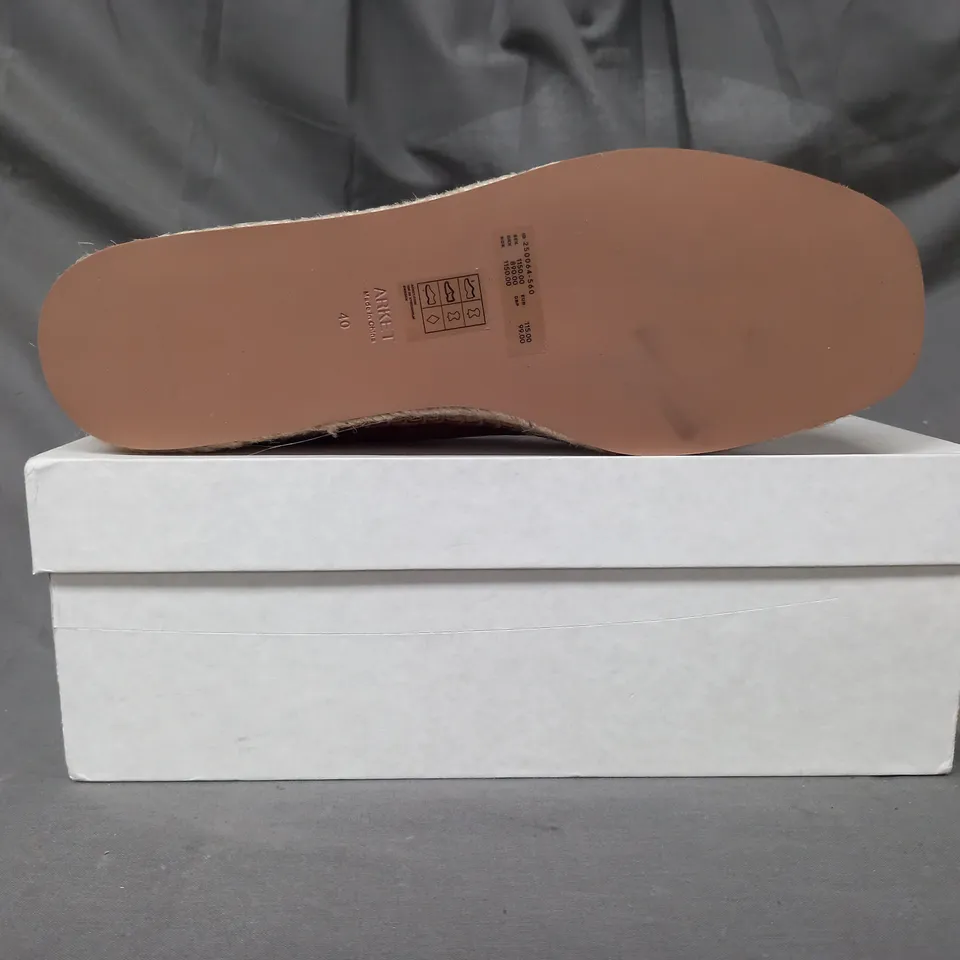BOXED PAIR OF ARKET SHOES IN DARK ORANGE EU SIZE 40