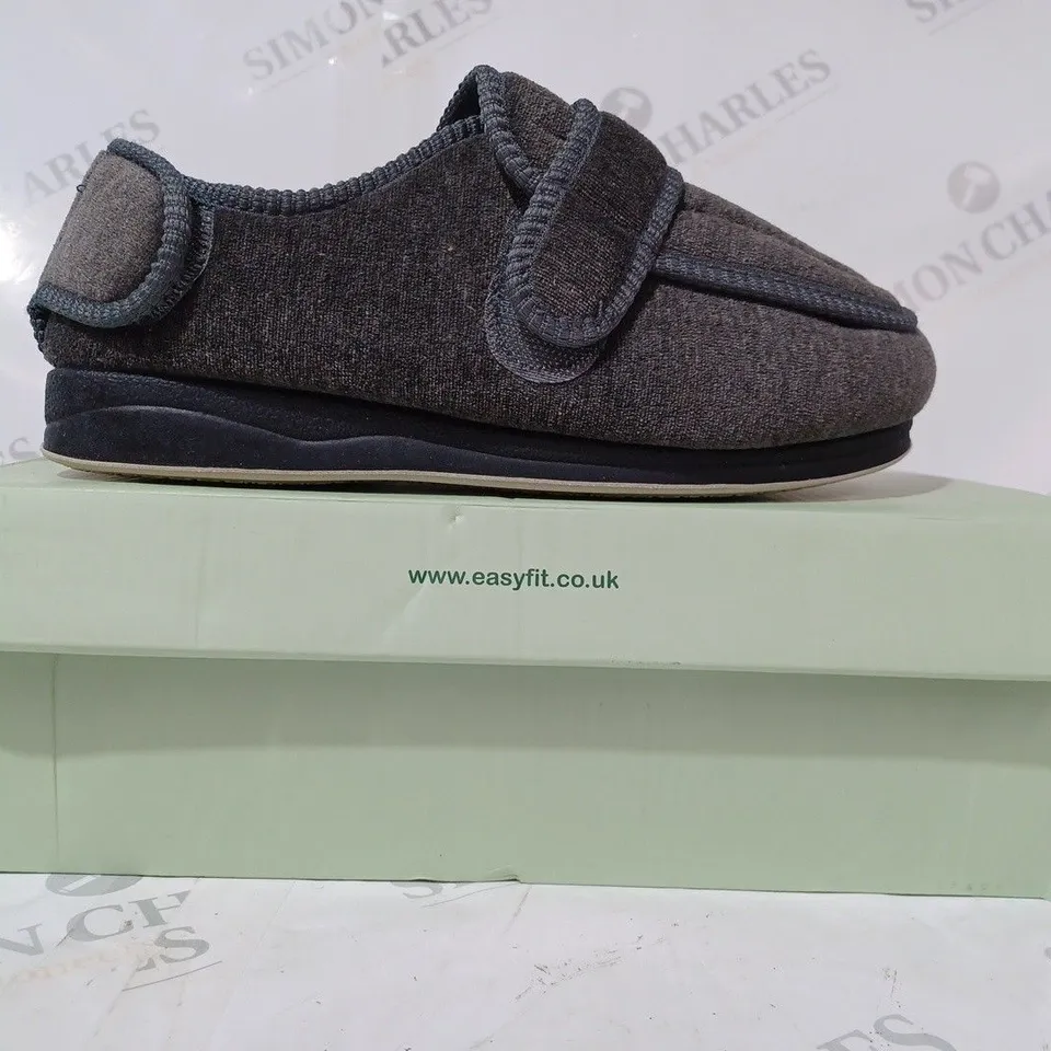 BOXED PAIR OF EASYFIT CATHRINE SHOES IN GREY SIZE 5
