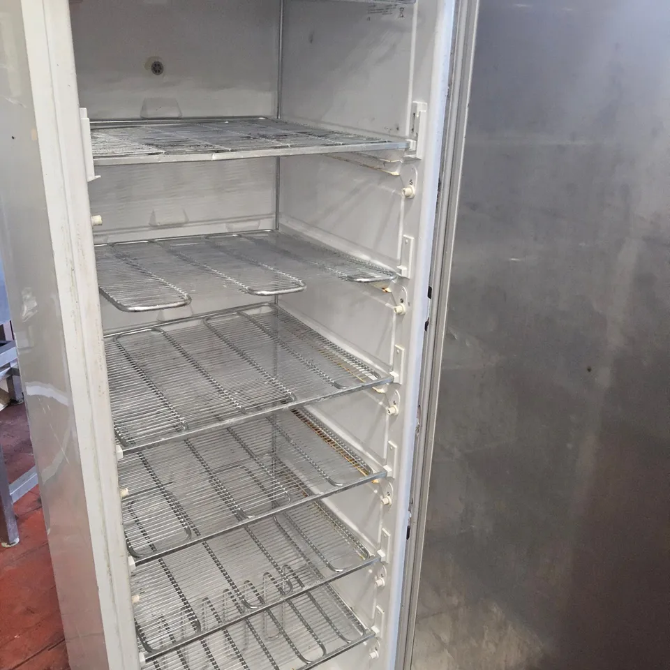 GRAM F400 UPRIGHT FREEZER