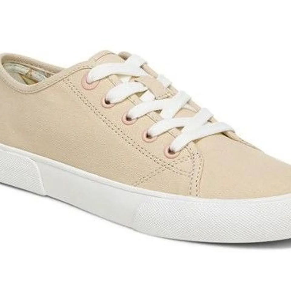 VIONIC CAREFREE OASIS TRAINERS SIZE 6.5