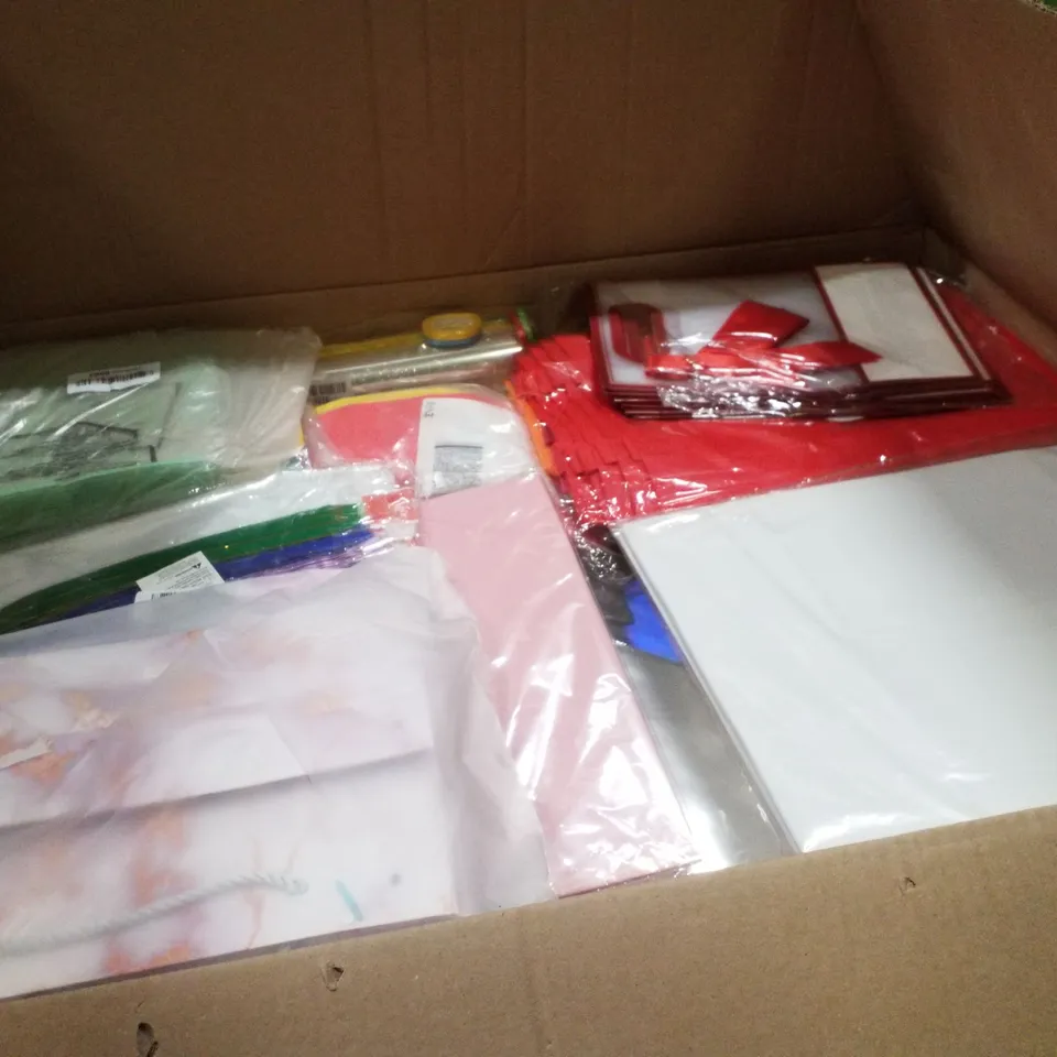 PALLET CONTAINING ASSORTED PARTY SUPPLIES
