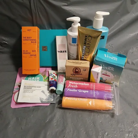 APPROXIMATELY 20 ASSORTED HEALTH & BEAUTY PRODUCTS TO INCLUDE AKT BODY CONDITIONING BALM, WAUNT SKIN RETOUCHER, NICESMILE TOOTHPASTE, ETC