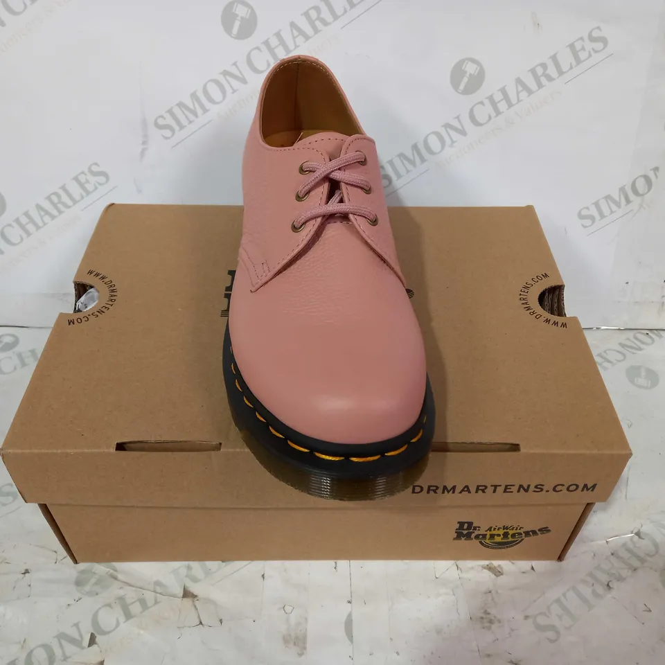 BOXED PAIR OF DR MARTENS SHOES IN SALMON PINK UK SIZE 6.5