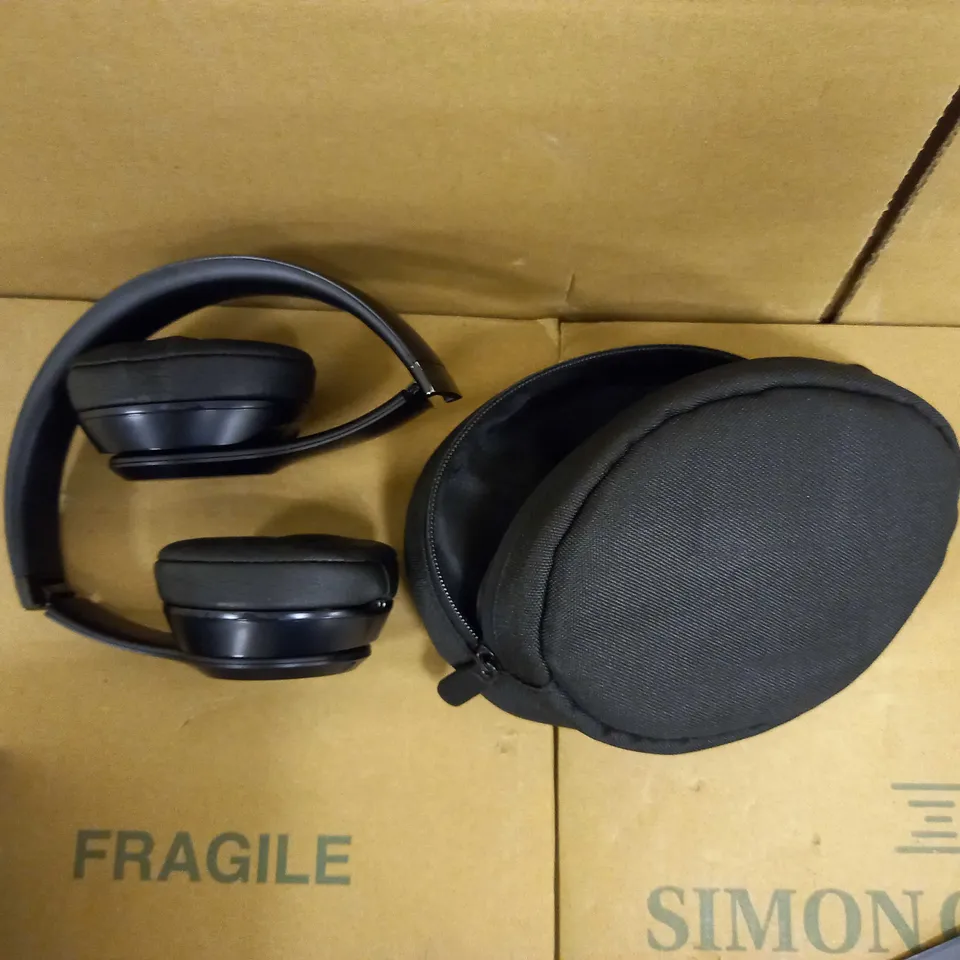 BOXED BEATS SOLO3 HEADPHONES